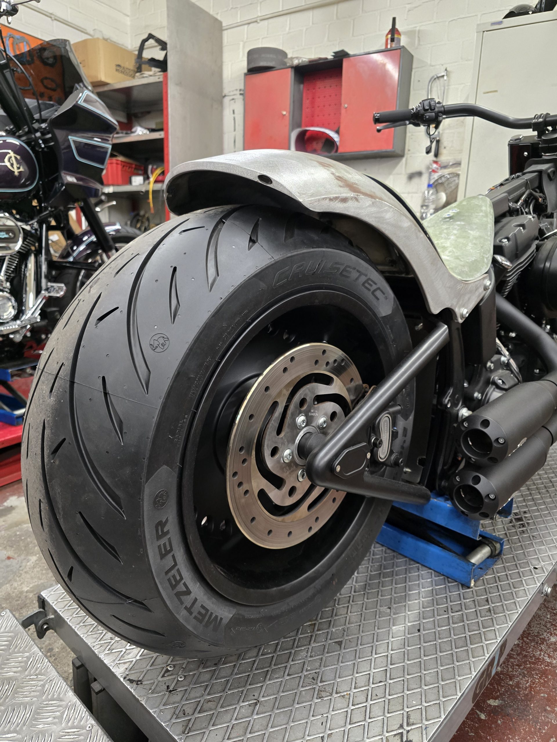 Heckfender Kit 260 mit integrierter Beleuchtung - Softail TC 2008-2017 – Bild 3